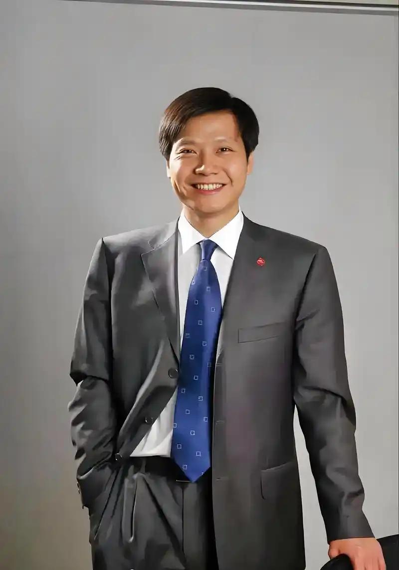 雷军压根儿不是什么爽文男主，他这一路经历了四次惨败，外人看他是身价千亿的北京现金