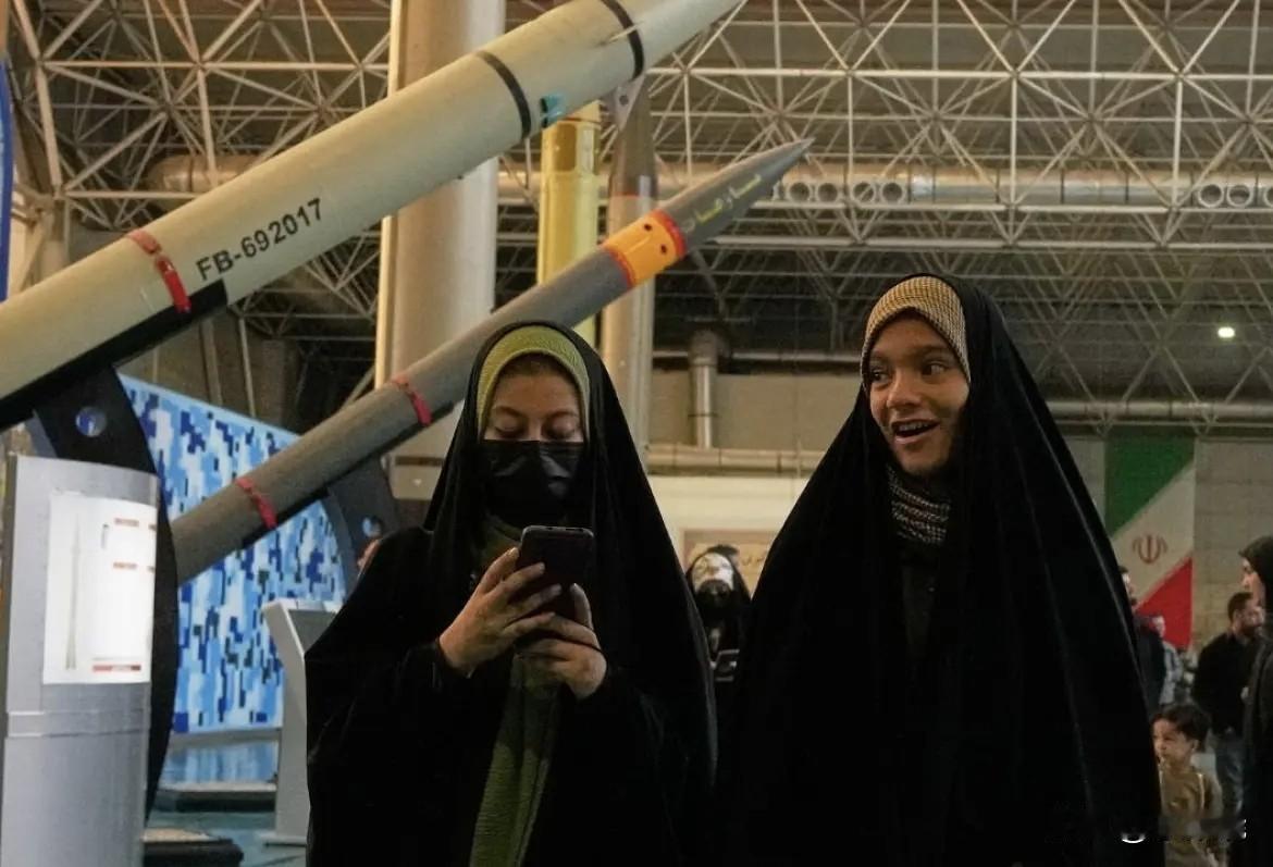 伊朗革命卫队指挥官警告美国，称他的部队已经“手指扣在扳机上”

-伊朗准军事组织