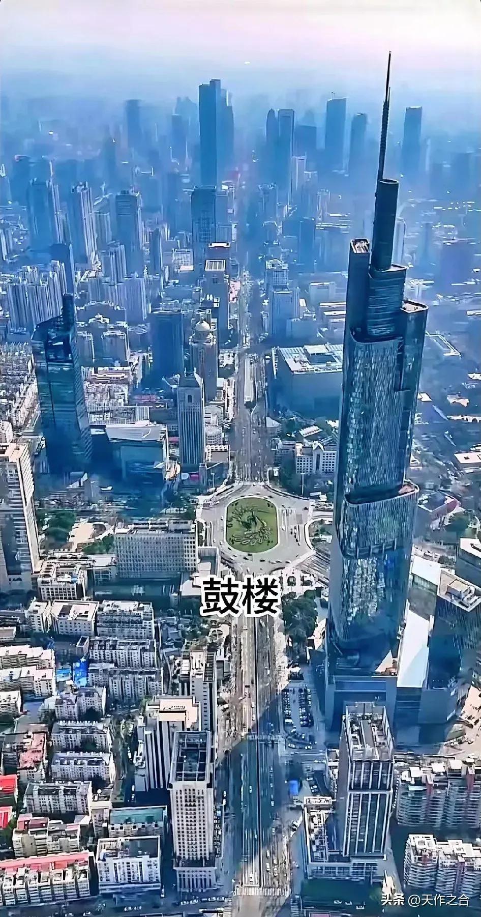 曾经的六朝古都
南京这城建规划建设
可以说是国内独一份的存在
喜欢航拍的南京
也