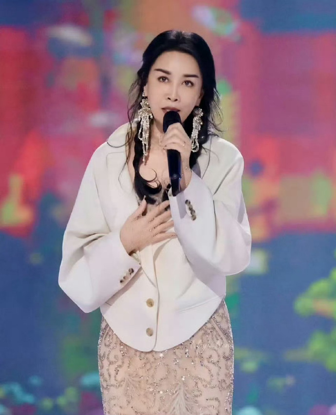 那英 盛典统治力这一块那英 盛典里最权威的妈咪中国网络视听盛典那姐女王气场全开，