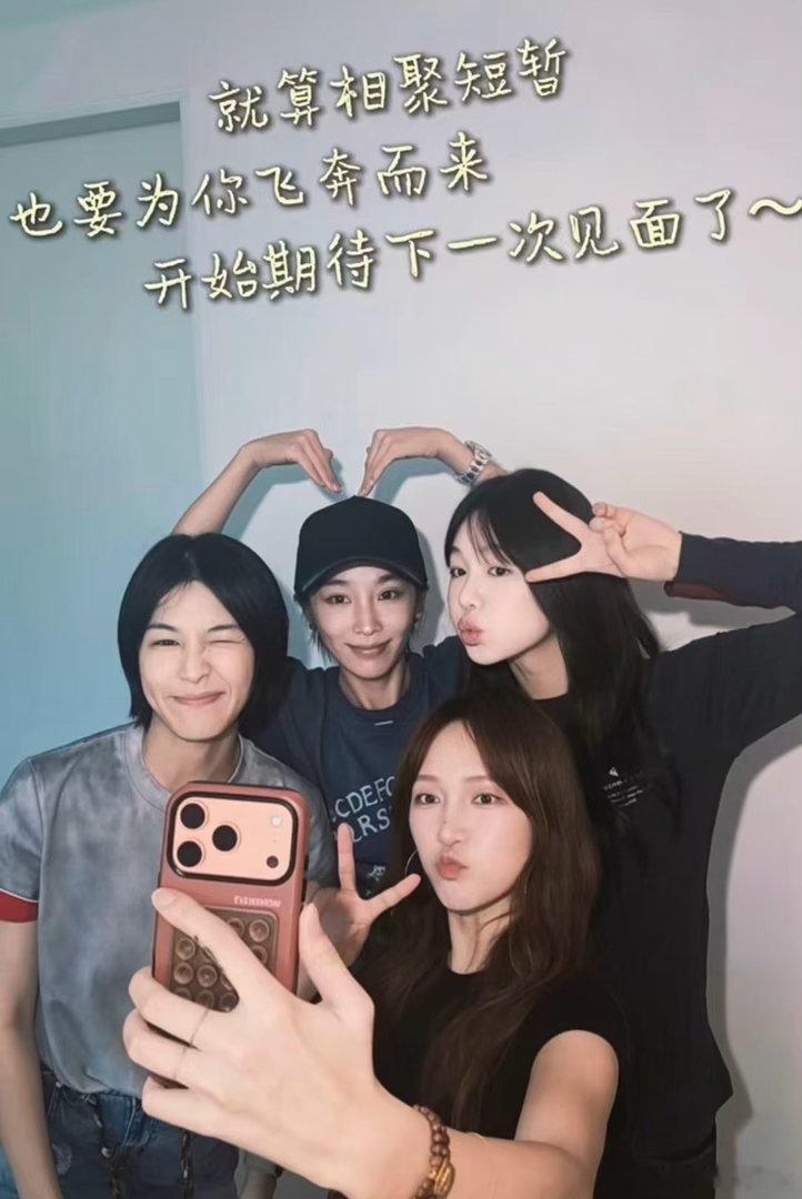 曾沛慈徐梦洁孟佳谢楠合照曾沛慈徐梦洁孟佳谢楠聚会合照曾沛慈徐梦洁孟佳谢楠合照！我