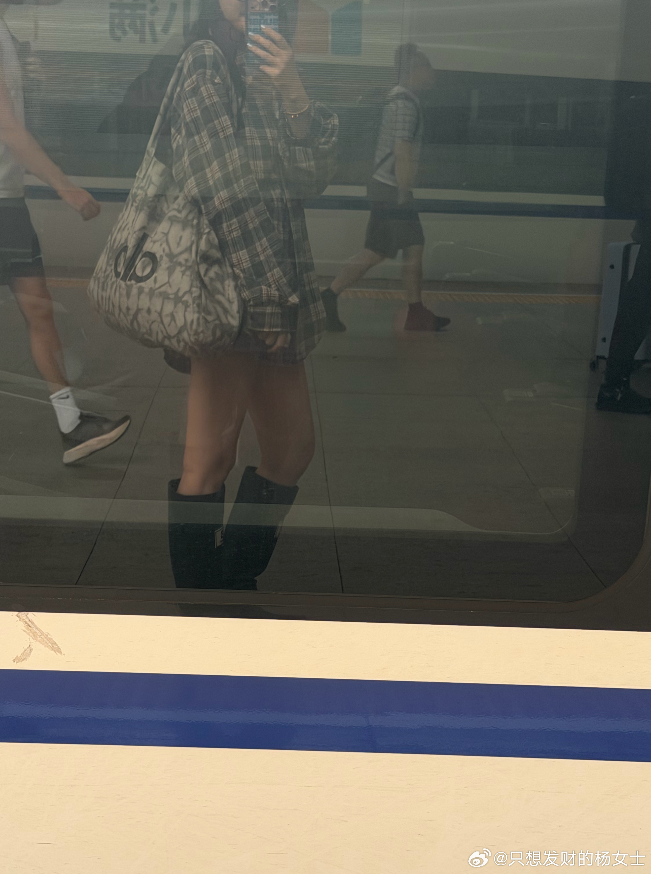 周末和尿一样流走了。 ​​​