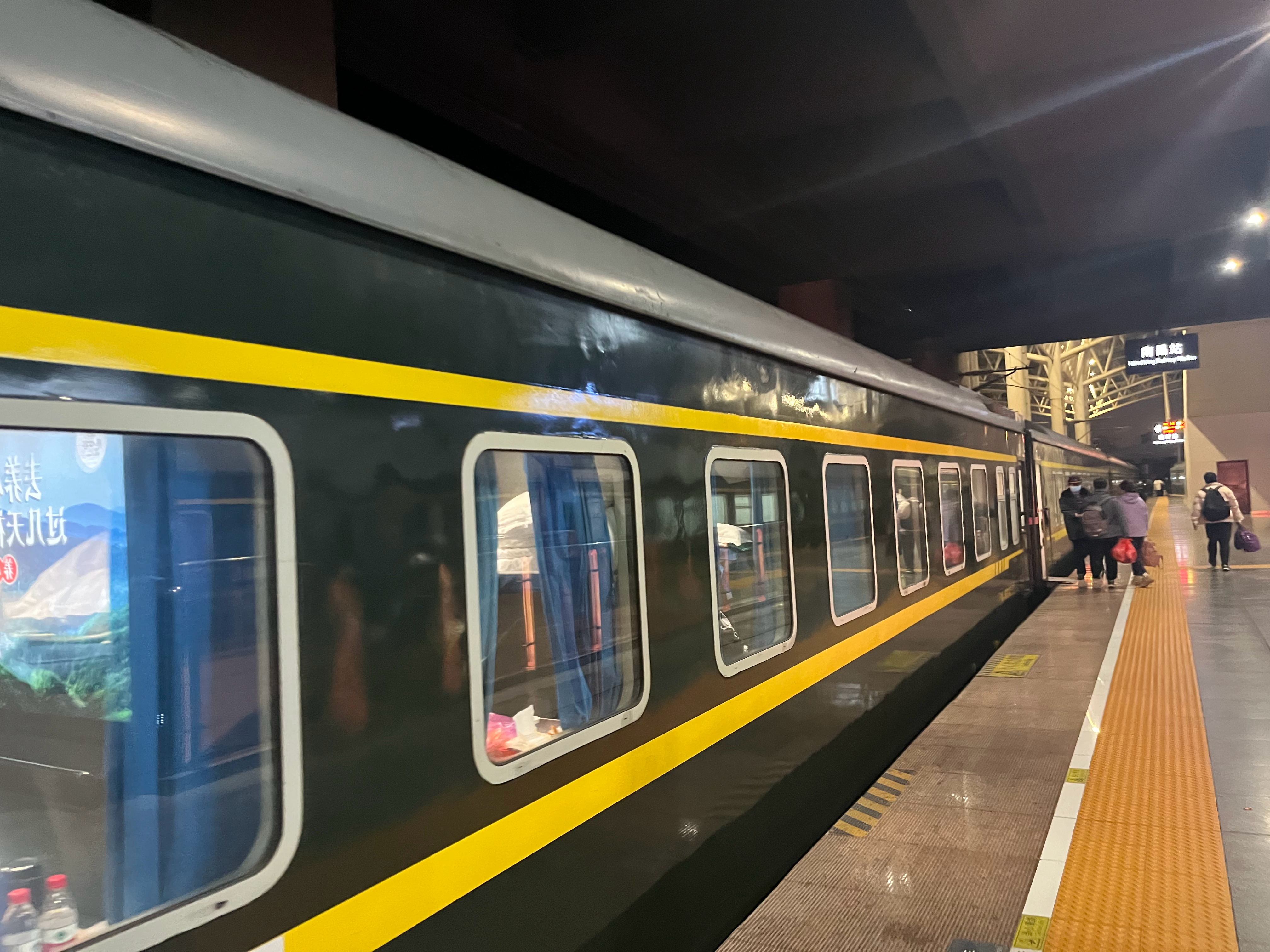 上一次坐绿皮真的忘了啥时候了 ​​​