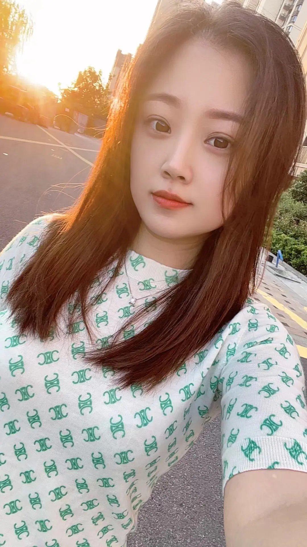 总以为很慢，可又一年中秋了，所以 你说  什么是来日方长