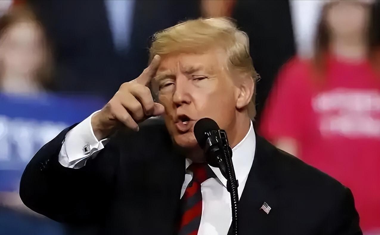 2025年，美国这艘曾经不可一世的超级巨轮正深陷惊涛骇浪之中，其处境之艰难可谓前