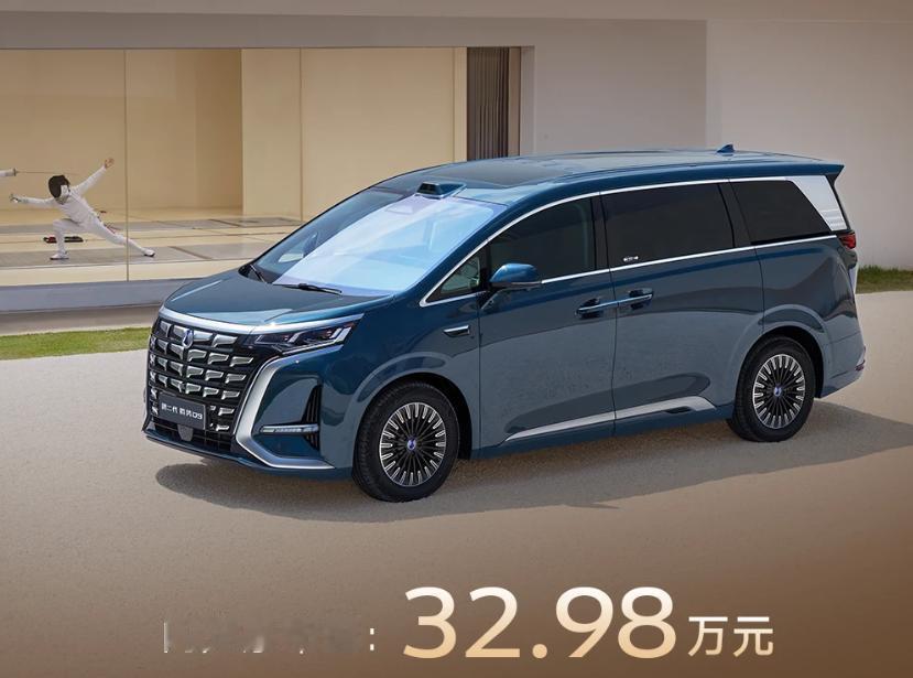 30万买MPV，第二代腾势D9和GL8你站哪边
最近公司两个同事同时在看MPV，