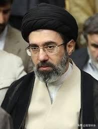 突发新闻：哈梅内衣的次子穆杰塔巴被选为最高领袖。
洲哥讲时事 当地时间2026年