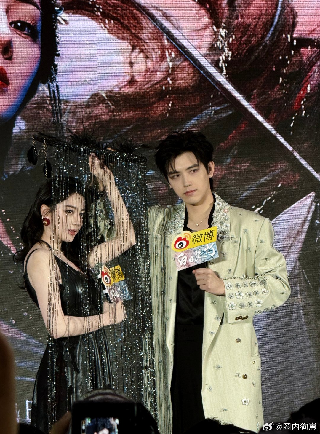 迪丽热巴陈飞宇戏里戏外都是姐狗完全旁若无人的状态！热巴逗陈飞宇，他又乖又认真，眼