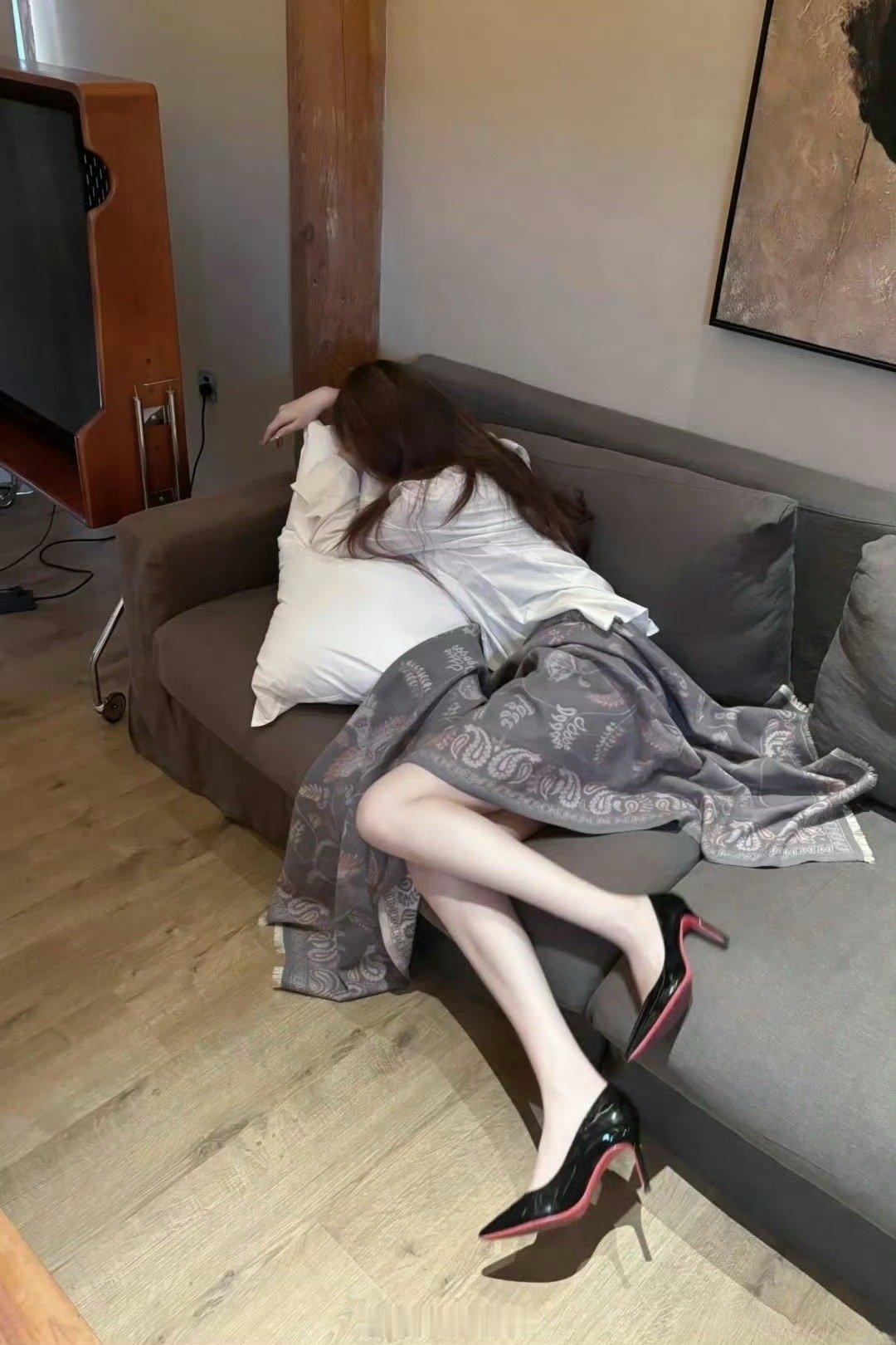 谁家媳妇喝多了，赶紧领回家吧！ ​#宅男女神[超话]# ​​​