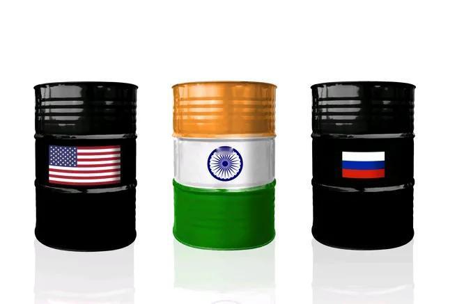 据报，印度最大炼油商“印度石油公司”（IOC）已购买5批将于12月抵达的俄罗斯原