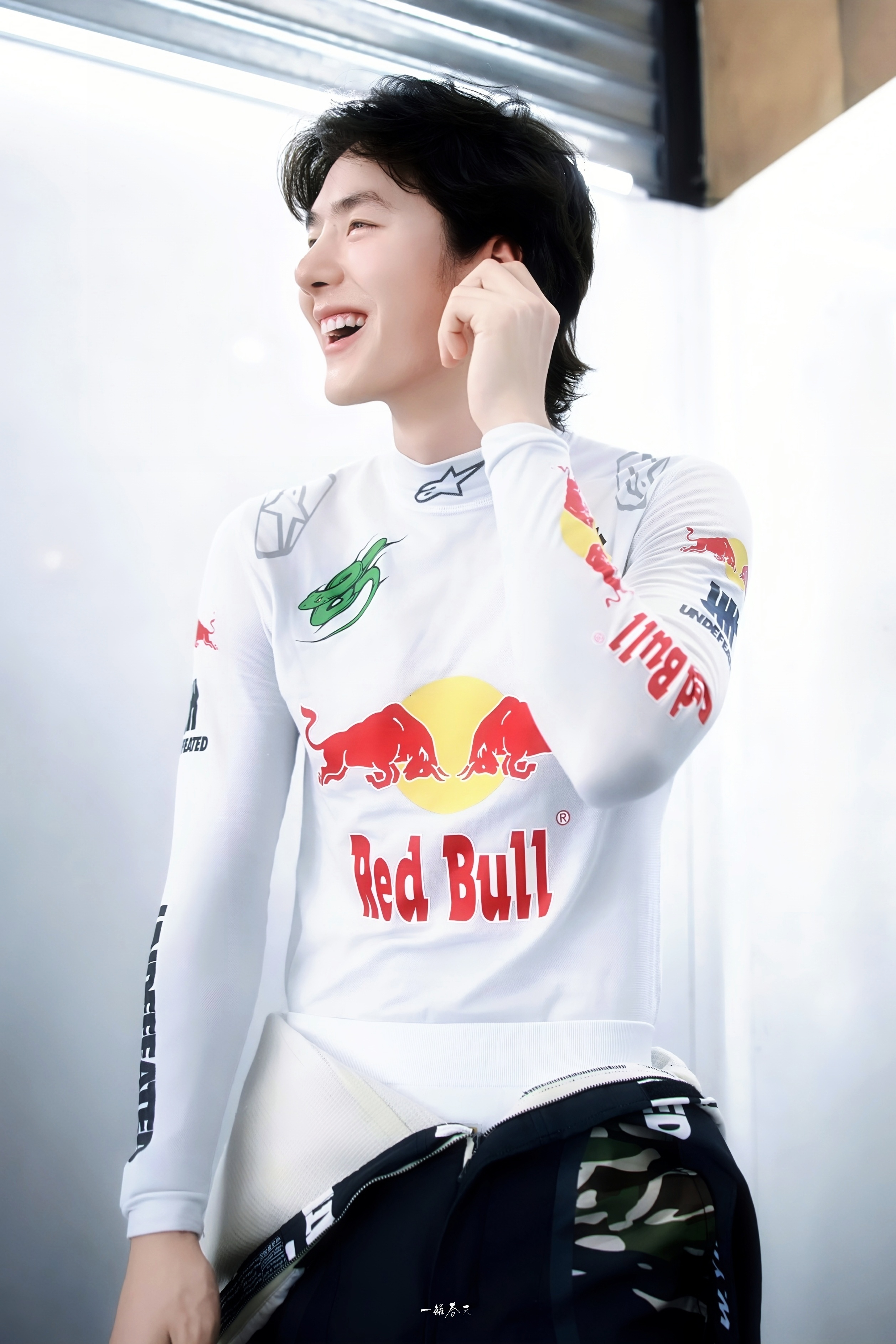 王一博 宇宙第一萌物ヾ(≧∪≦*)ノ〃☝🏻王一博