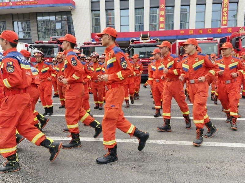 #广东消防千人增援惠州汕尾防台风#【迎战台风！广东消防千人增援惠州汕尾等地，已集