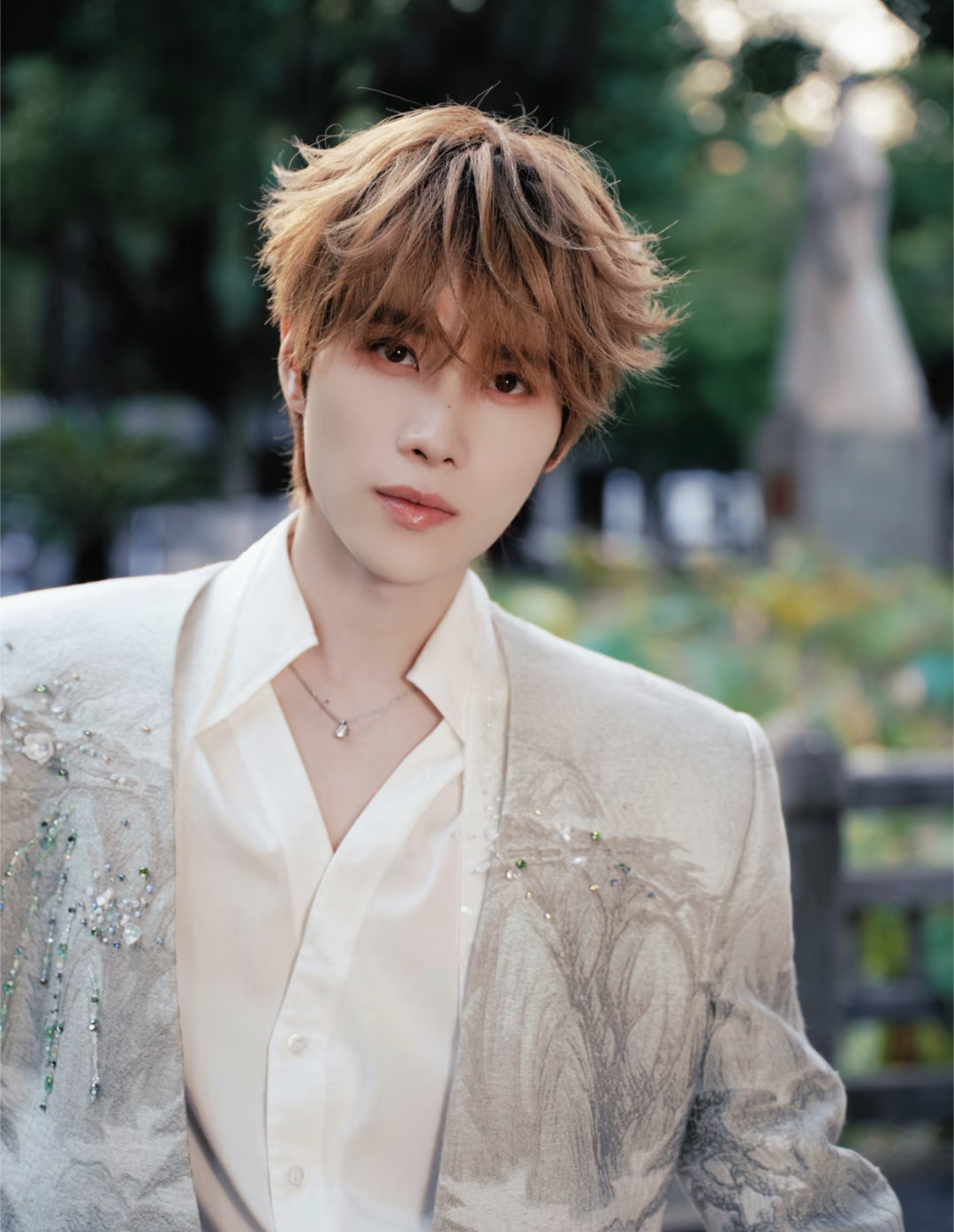 井胧说那年创造营命不好《风华合伙人》聊起创4，井胧自嘲那届命不好、高手扎堆，笑着