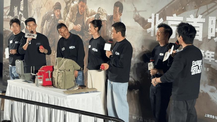 筷子兄弟VS西红柿兄弟 片尾西红柿叔叔的隔空对望，看似两人落泪，实则三人破防，真