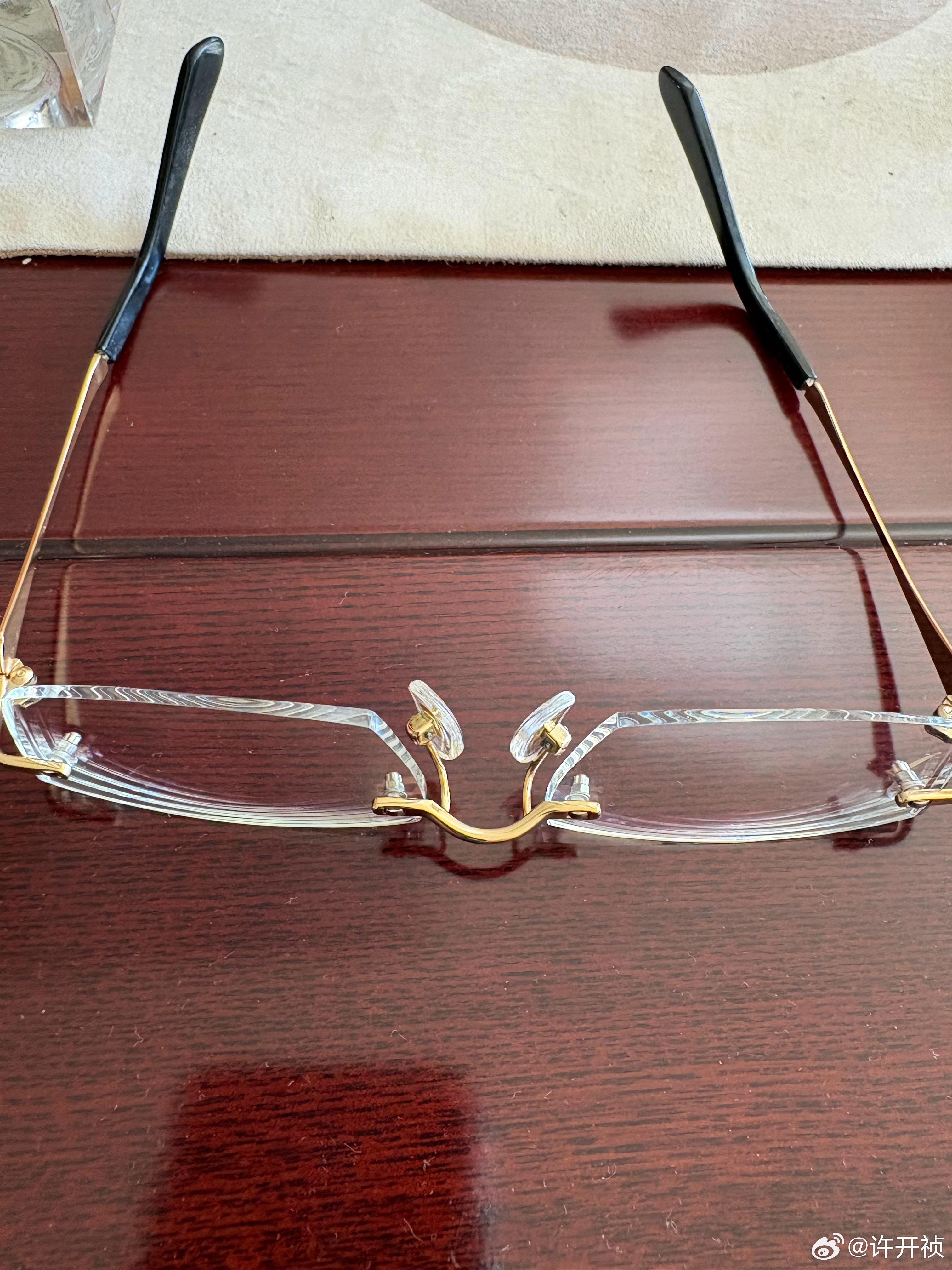 新眼镜。 ​​​