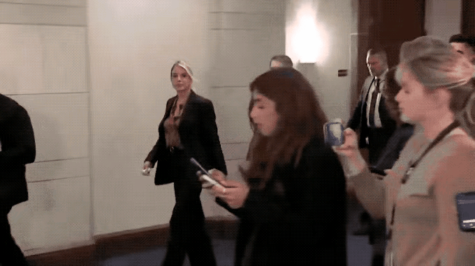 这是特朗普解雇的第2位美女部长，但绝对不是最后一个，特朗普的性格很难有长期友谊！