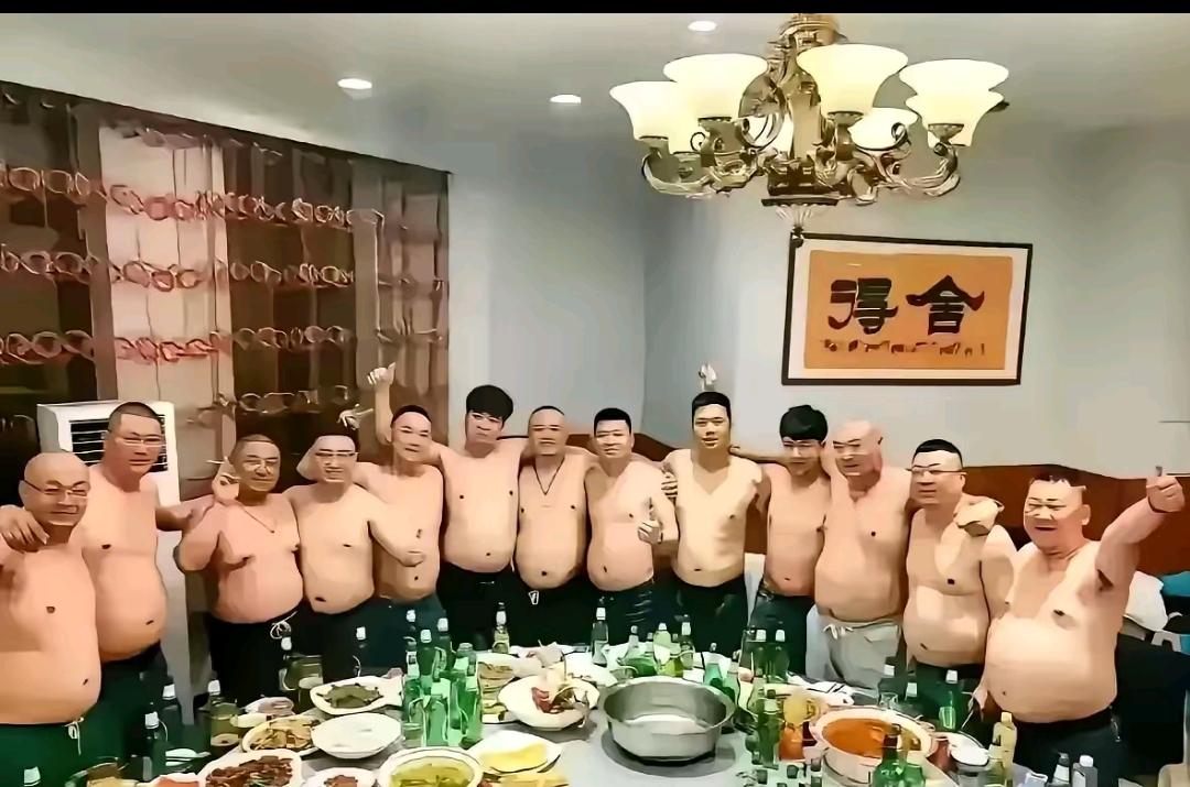 您看到他们的第一眼，会想到哪些四字词语呢？