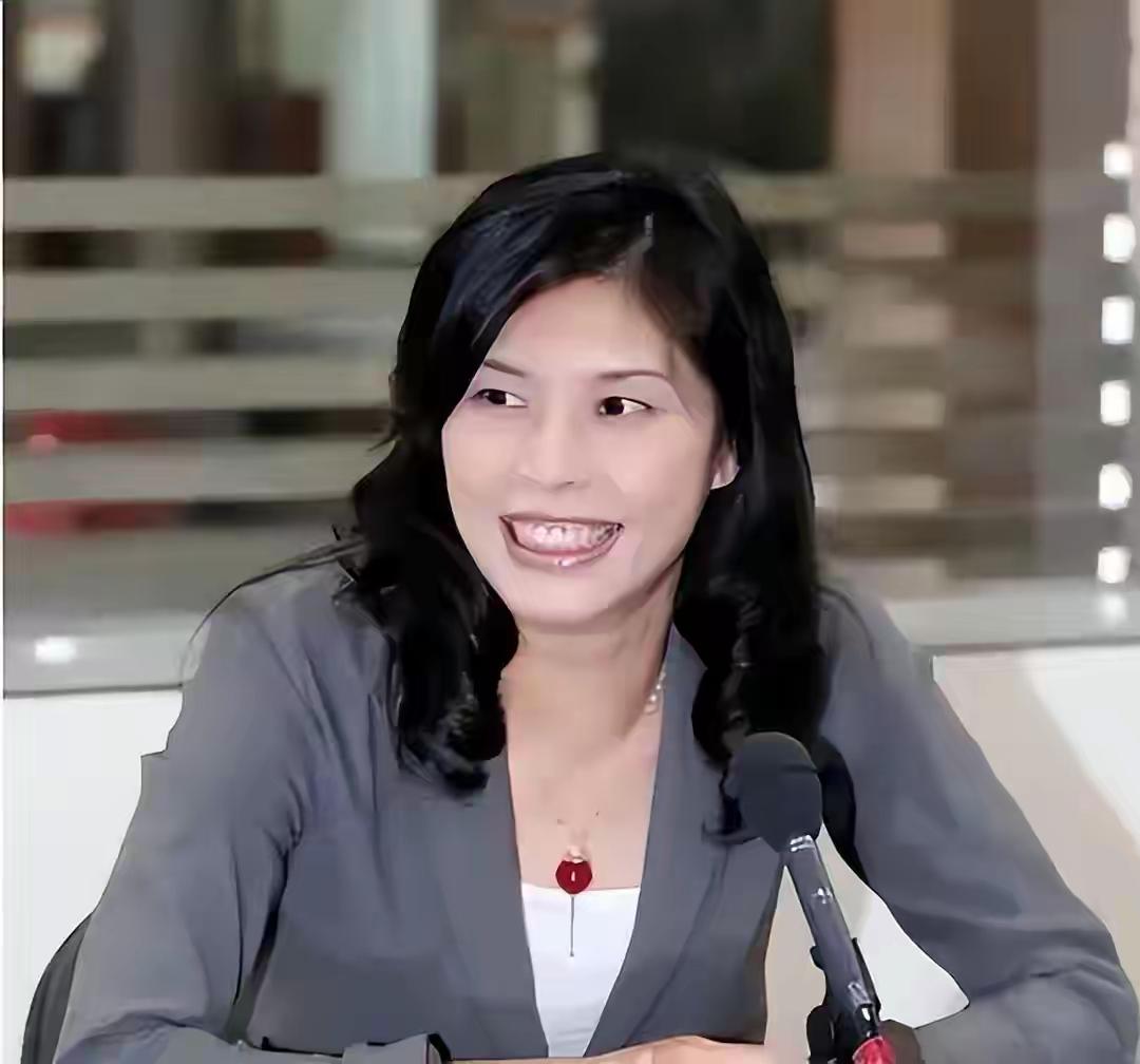 郑丽文的一句话，直接说透了两岸最根本的关系。她明确强调，大陆是亲人，这话没有半点