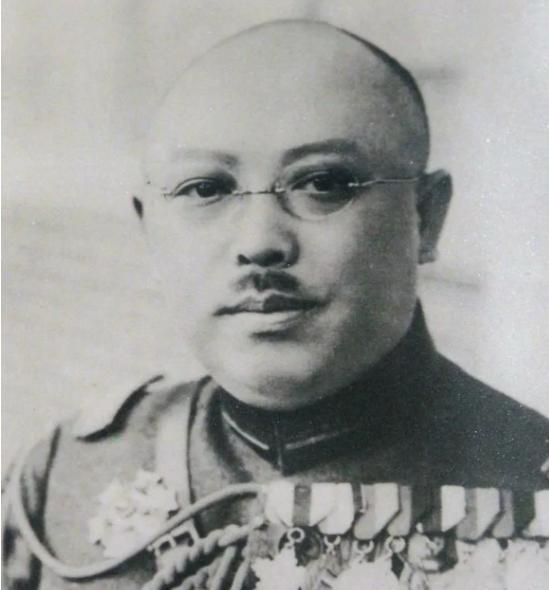 1918年，唐继尧让妻妾以打麻将的名义，将手下庾恩旸的妻子钱秀芳请到家里，还没打