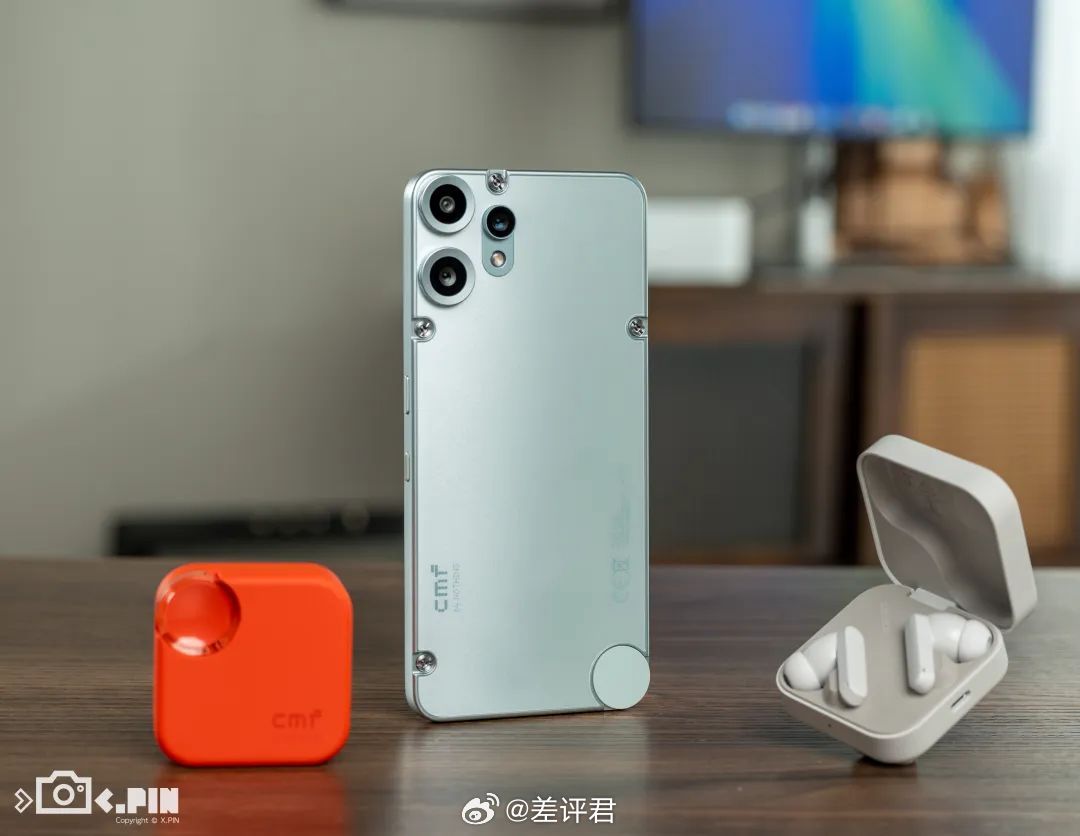 #差评说数码# CMF，Nothing的子品牌，纯色的设计和工业风成为了CMF的