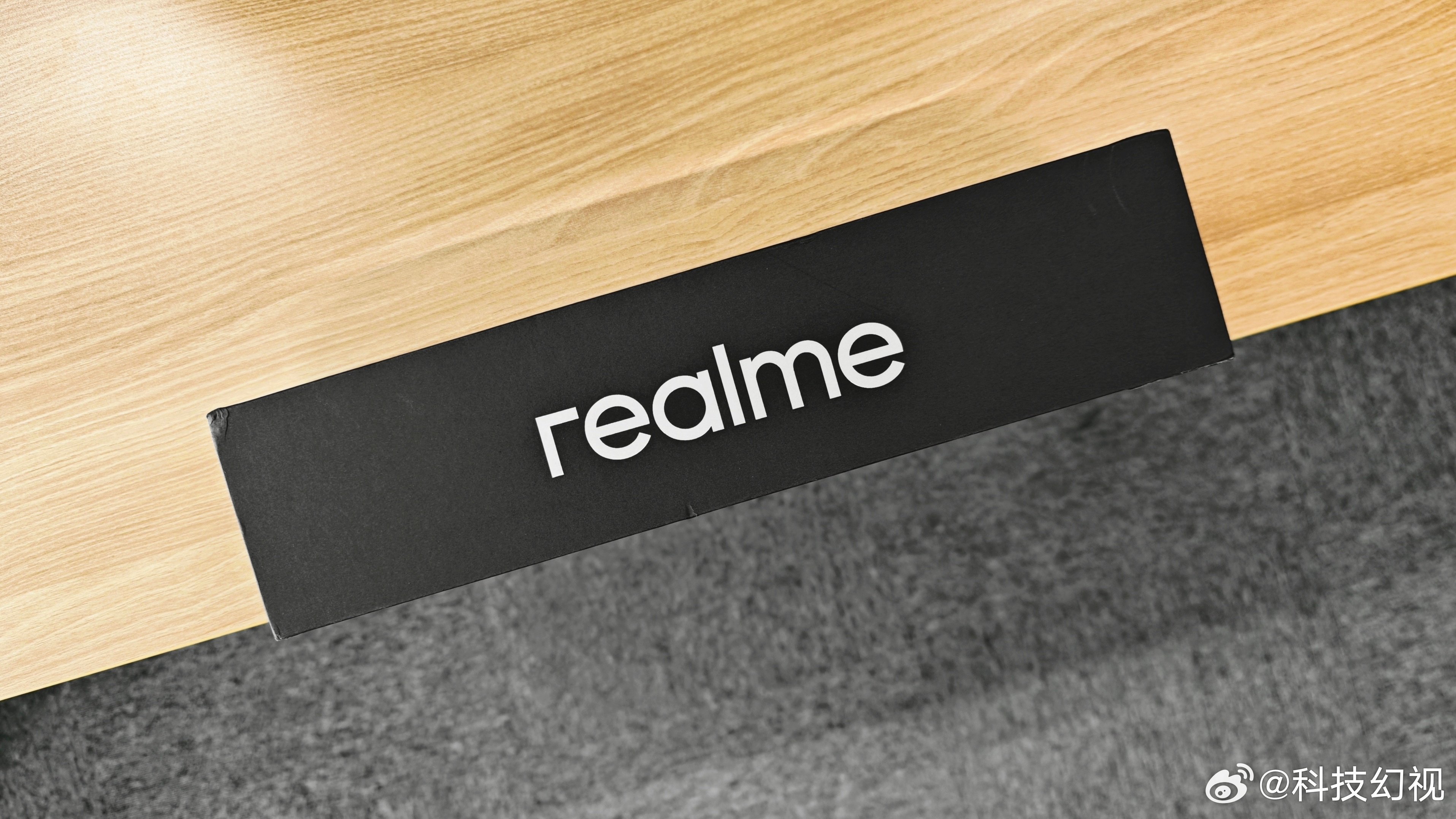 真我Neo8的邀请函，165Hz性能觉醒，能玩非常多165帧的游戏。1月22号发