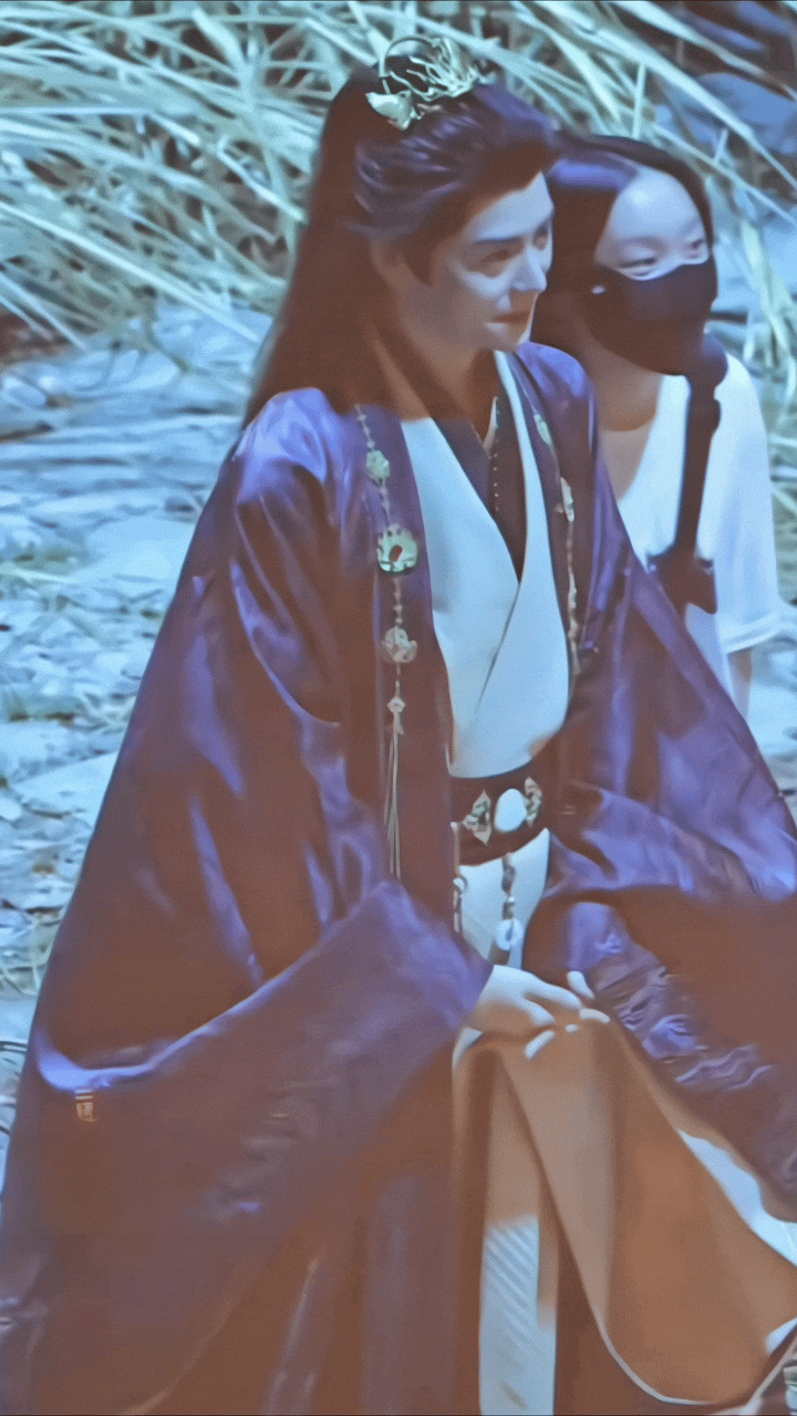 哇哇哇，我们家遮遮哥哥这也太帅了吧。这个造型也是终于贵气一把了，被哥哥指到心脏也