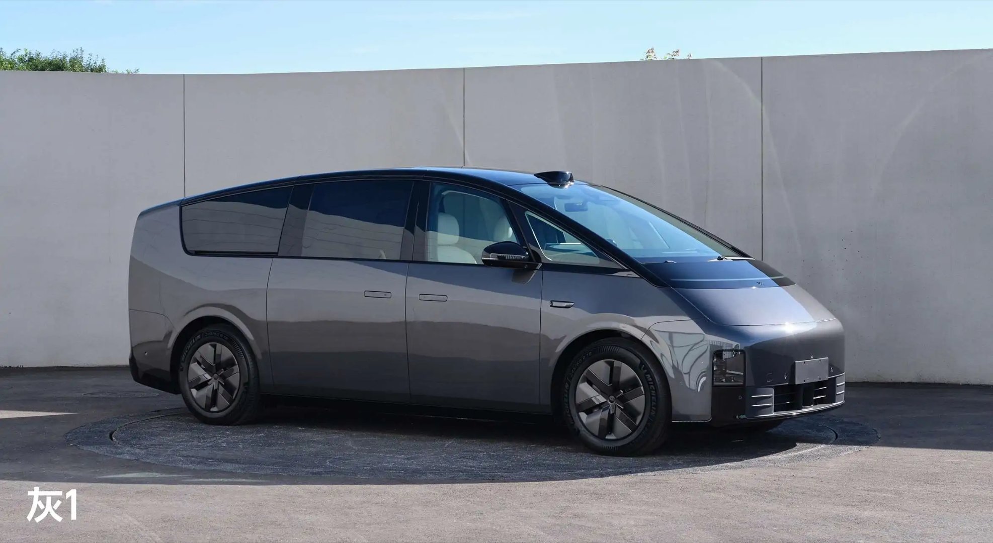 #李想#李想居然上了热搜榜一，我看了看评论基本上都是看热闹、看笑话的……MEGA