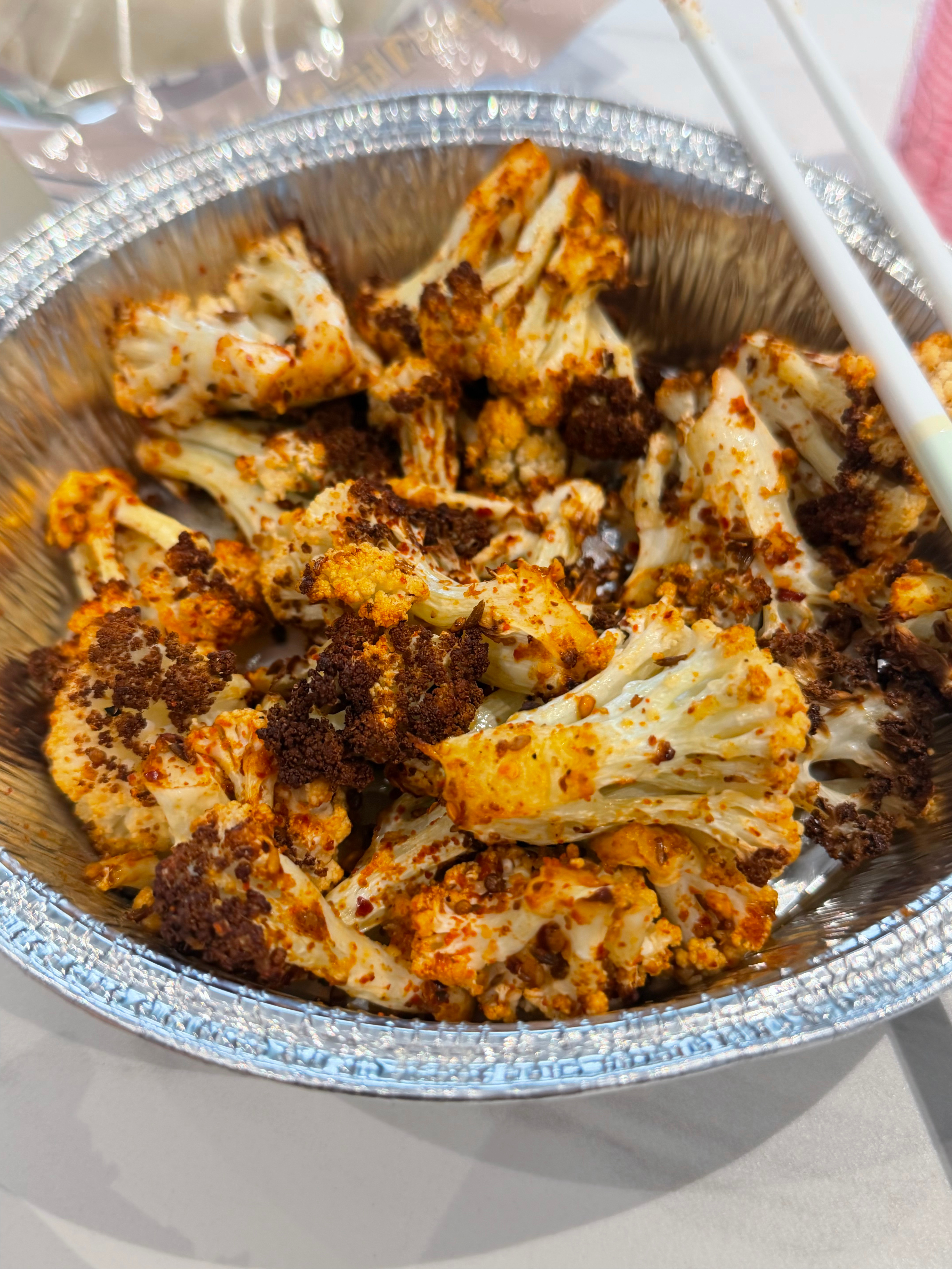 分享两个我在平时解馋或者正餐会吃的低卡菜～就是花菜！热量很低，而且做法很简单，又