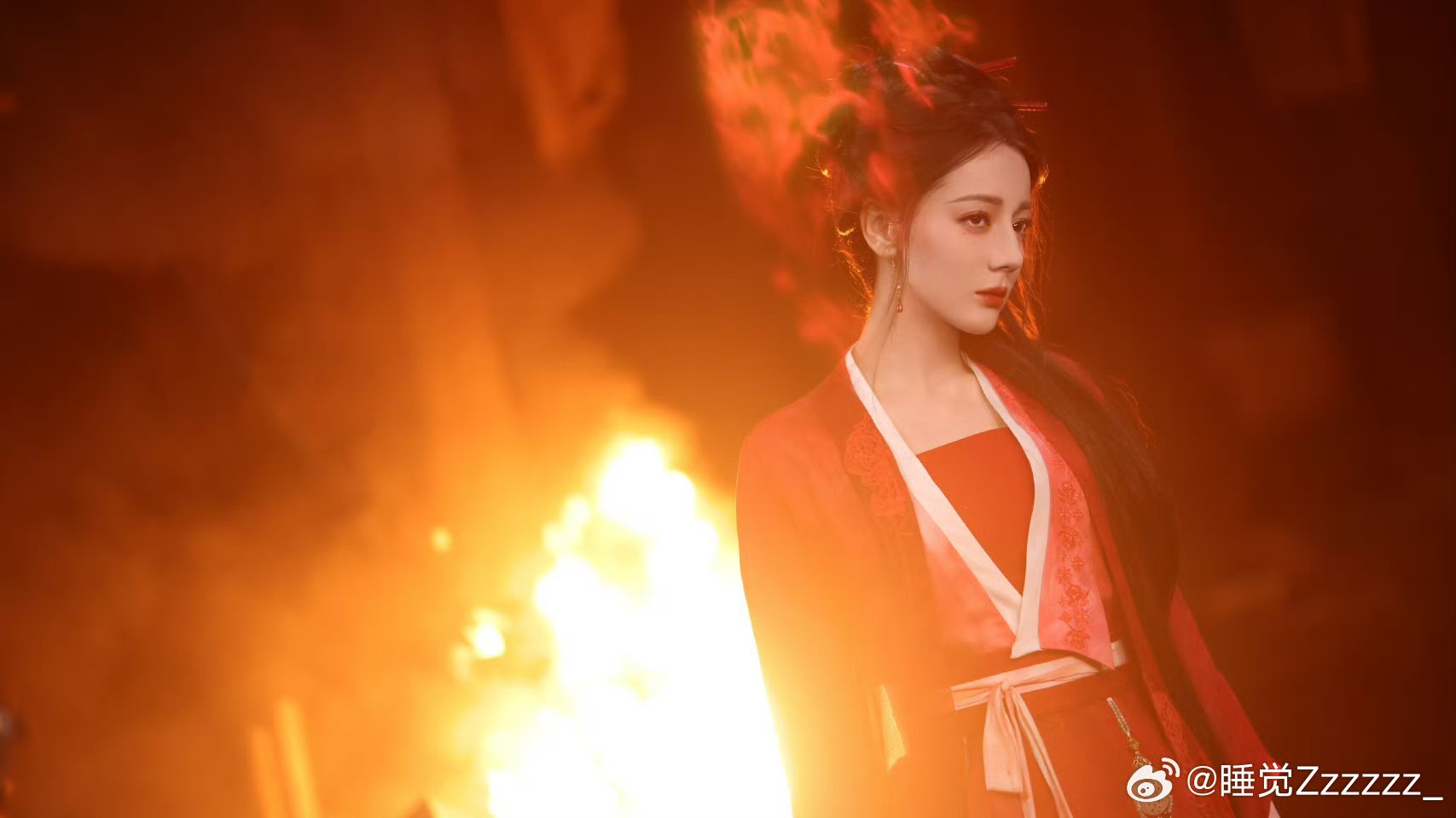 终于被迪丽热巴演到绿茶人设这次人设太带感，媚而有心，一颦一笑都藏着巧思，与以往形