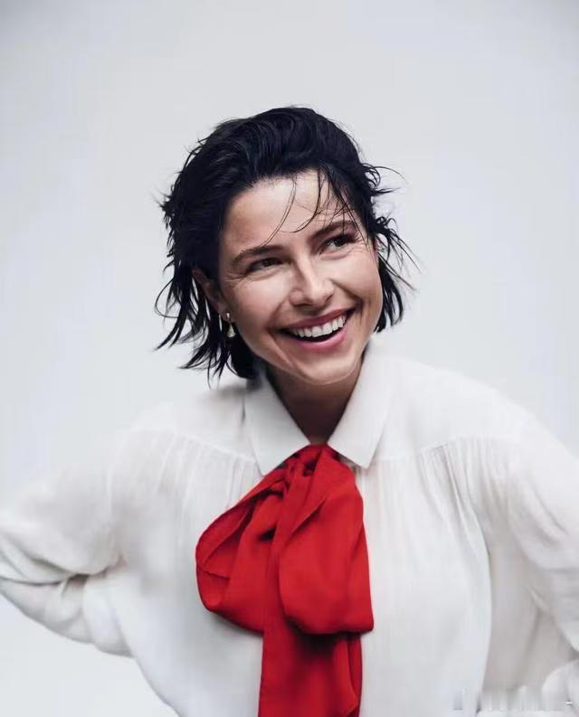 范晓萱暗黑新娘电影推广大使暗黑新娘预售开启 刷到范晓萱和《暗黑新娘！》的消息，直