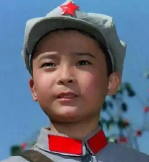 祝新运，1974年在老电影《闪闪的红星》中饰演″潘冬子”，12岁的他红遍全国，戴