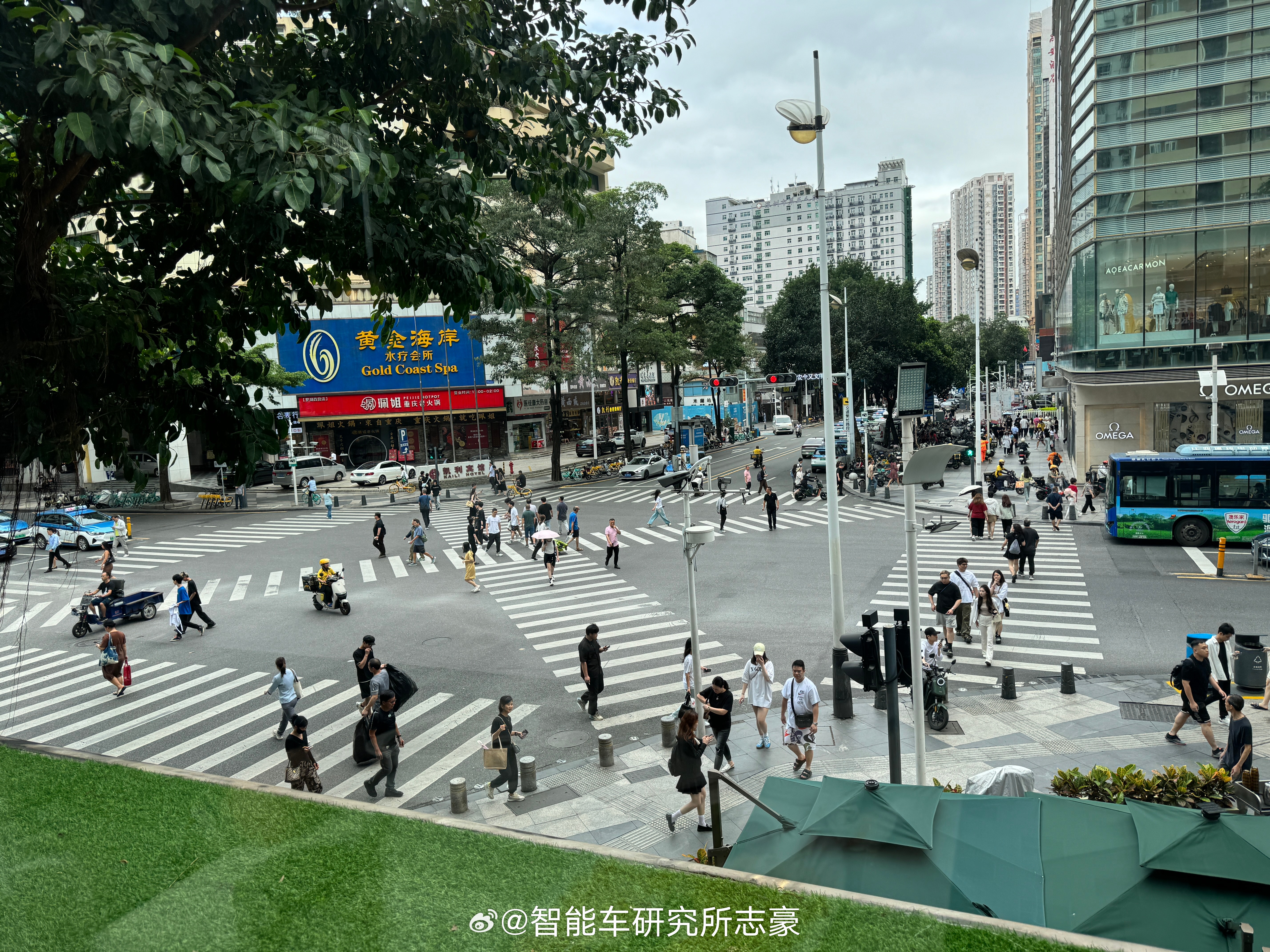 坐标深圳，中午时刻，这个人流量算多吗？ ​​​