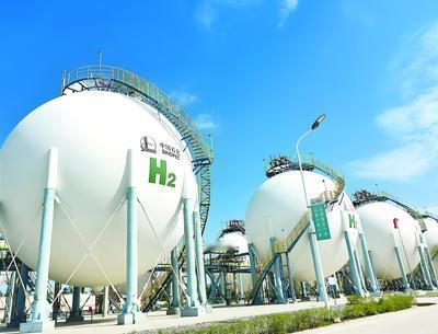 我有预感，全球能源格局这次真的要变天了！

中国最近干了件大事，把戈壁滩上的风和