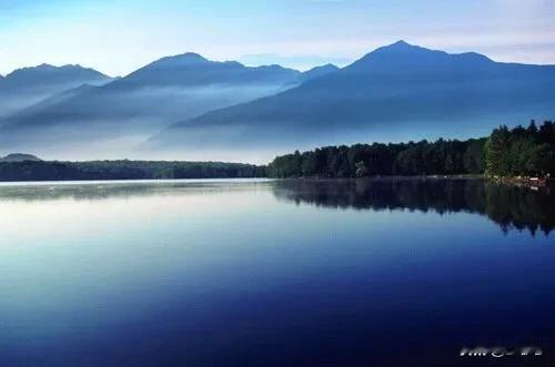 缘分让我们相遇
情怀让我们相识
友情让我们相连
时间让我们相关

每个人心里都渴