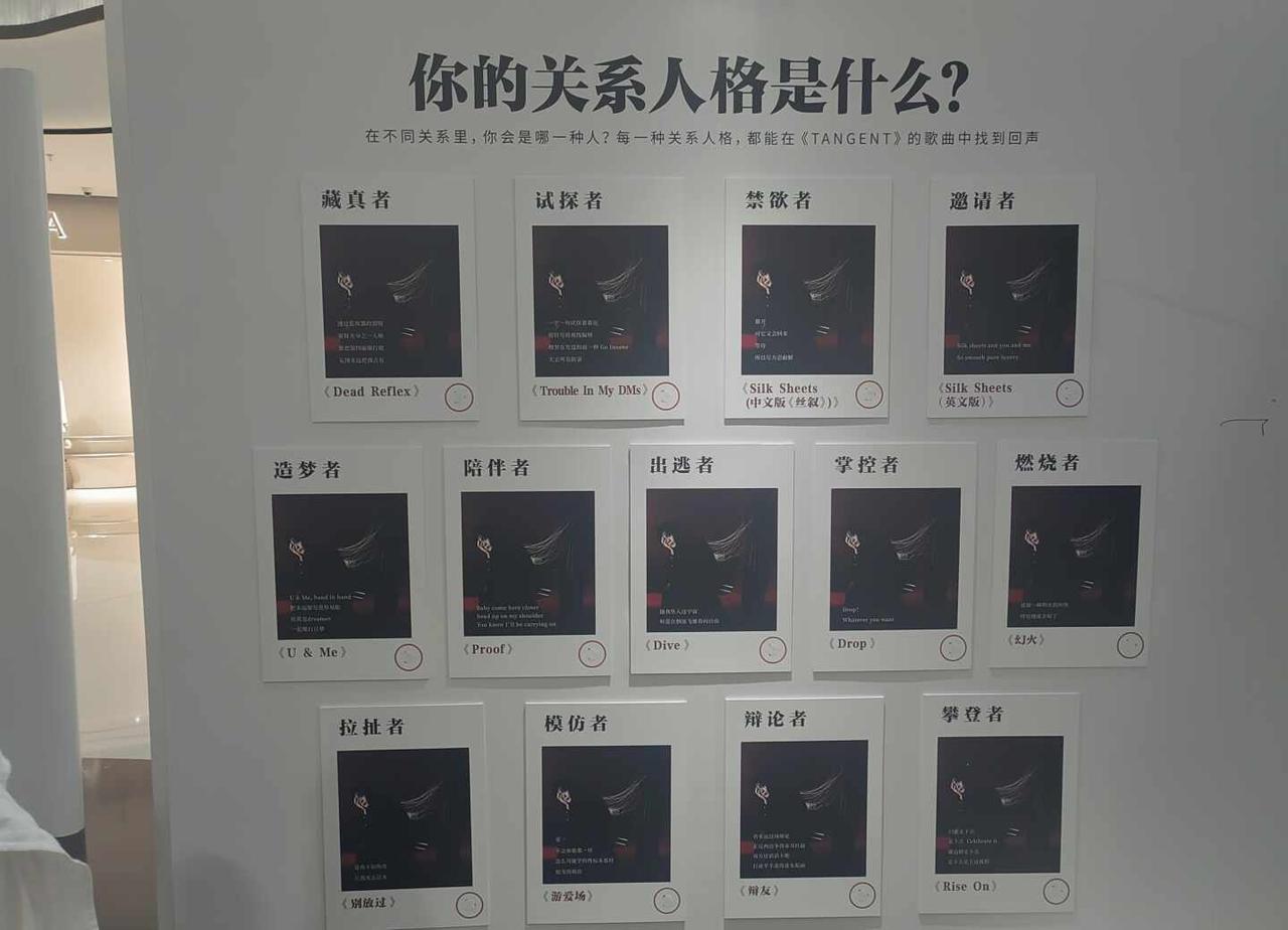 檀健次三专大卖，帮忙点赞评论
我们在相遇与触碰中确认彼此
也在回应或挣脱那些目光