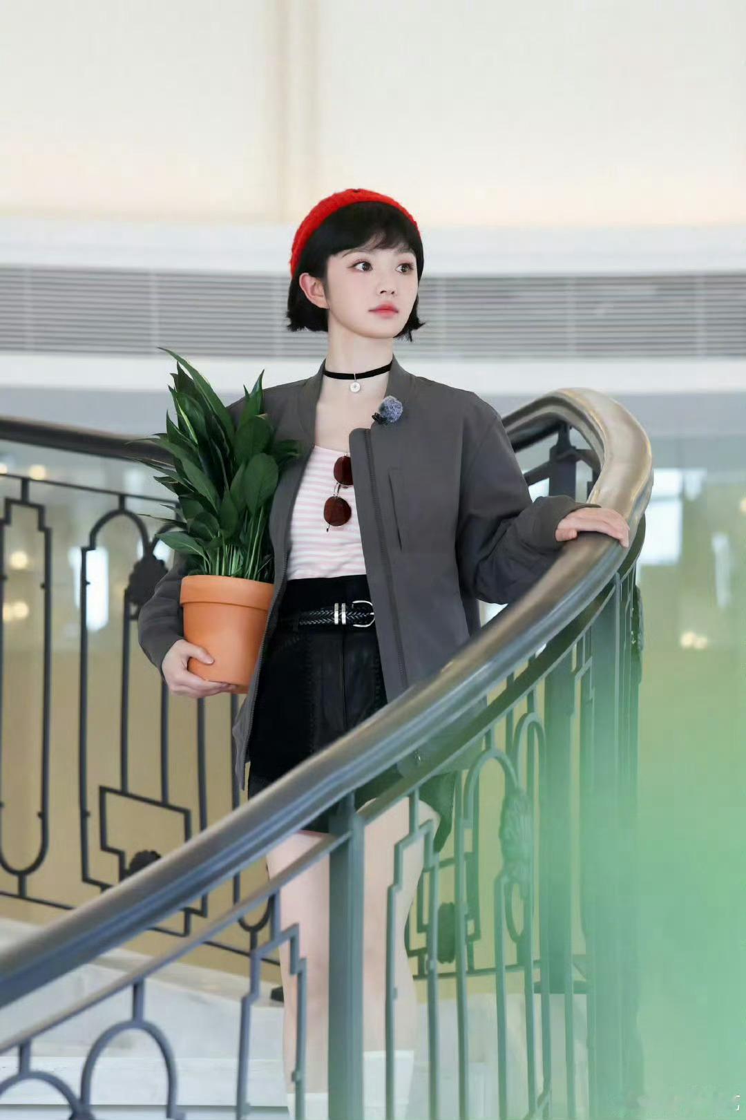 #田曦薇cos玛蒂尔达#  女推2终于开拍啦！！这次录制田曦薇cos这个杀手不太