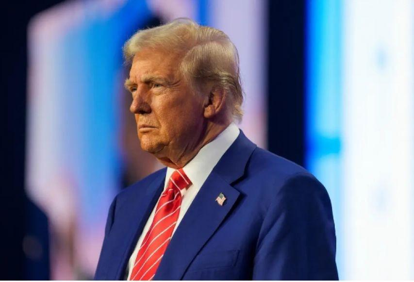 特朗普承认自己陷入危机，话音未落，短短48小时，又有3个坏消息
作为美国政坛的核