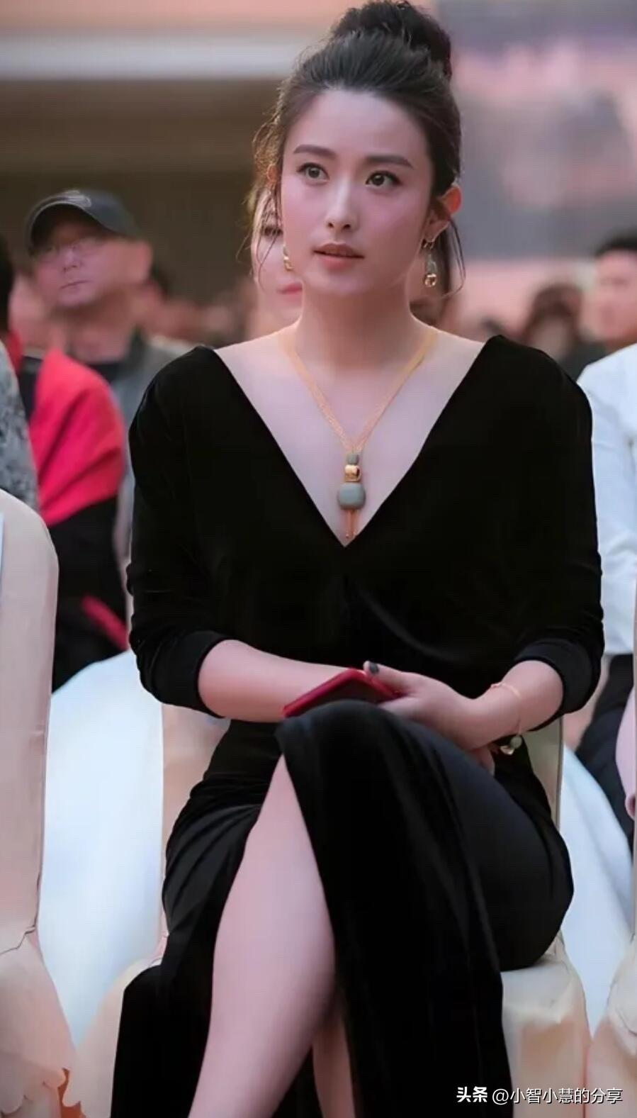 徐百惠长得比边潇潇漂亮，气质完美，演技是有张有弛的那种，怎么就没有像边潇潇那样红