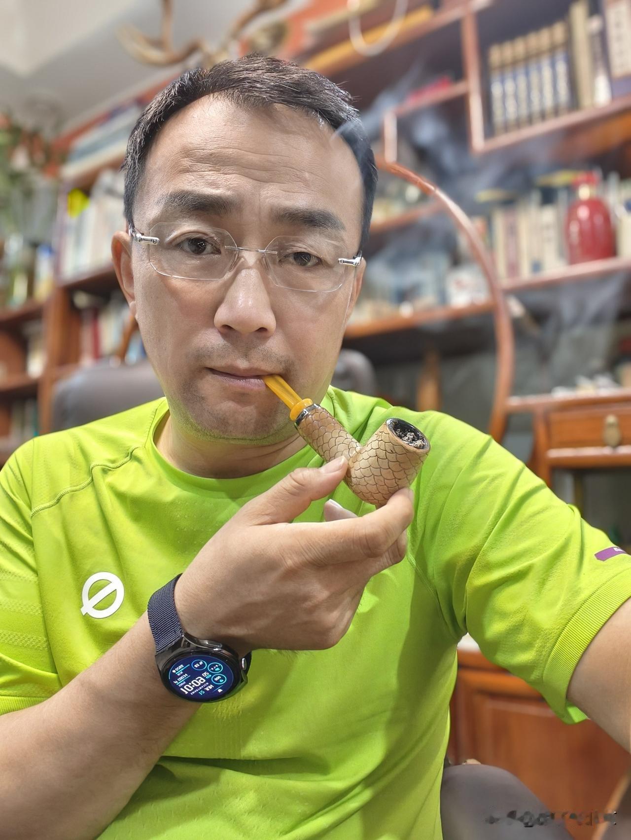 一是看透人情冷暖，旁人褒贬起落，再也扰不动心神；
二是接纳世事不由人，得失随缘，