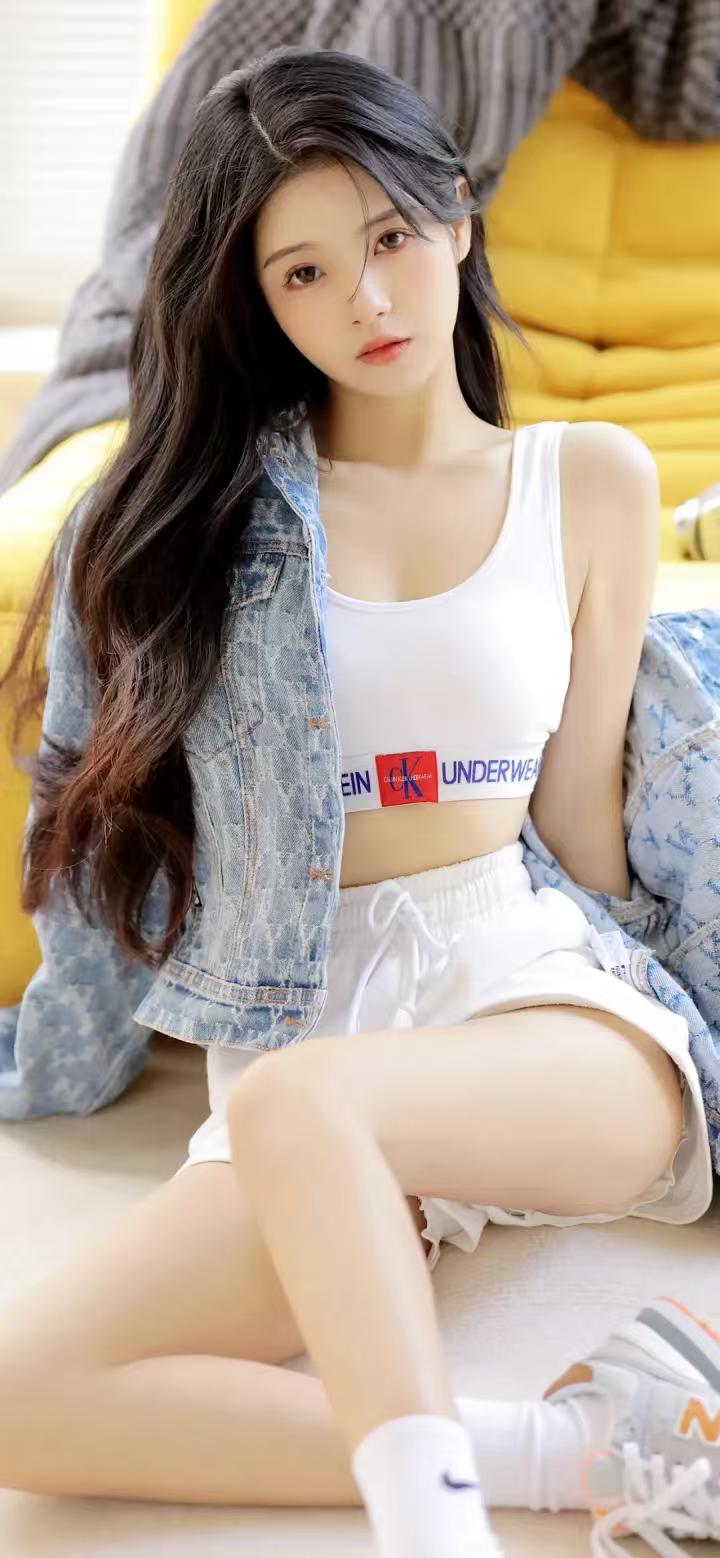 天然的具有明显东方特色的女子，就是标准美女！
她们不用华丽的妆造，不需要高明的摄