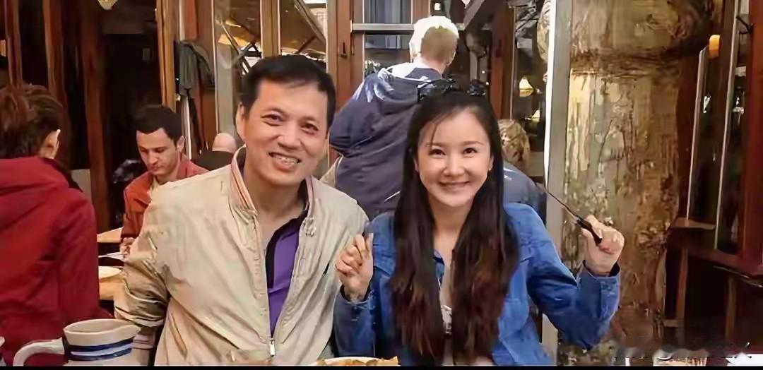 爱与不爱太明显了，
身体是不会骗人的，
其实从两人平时的相处的小动作就可以看出，