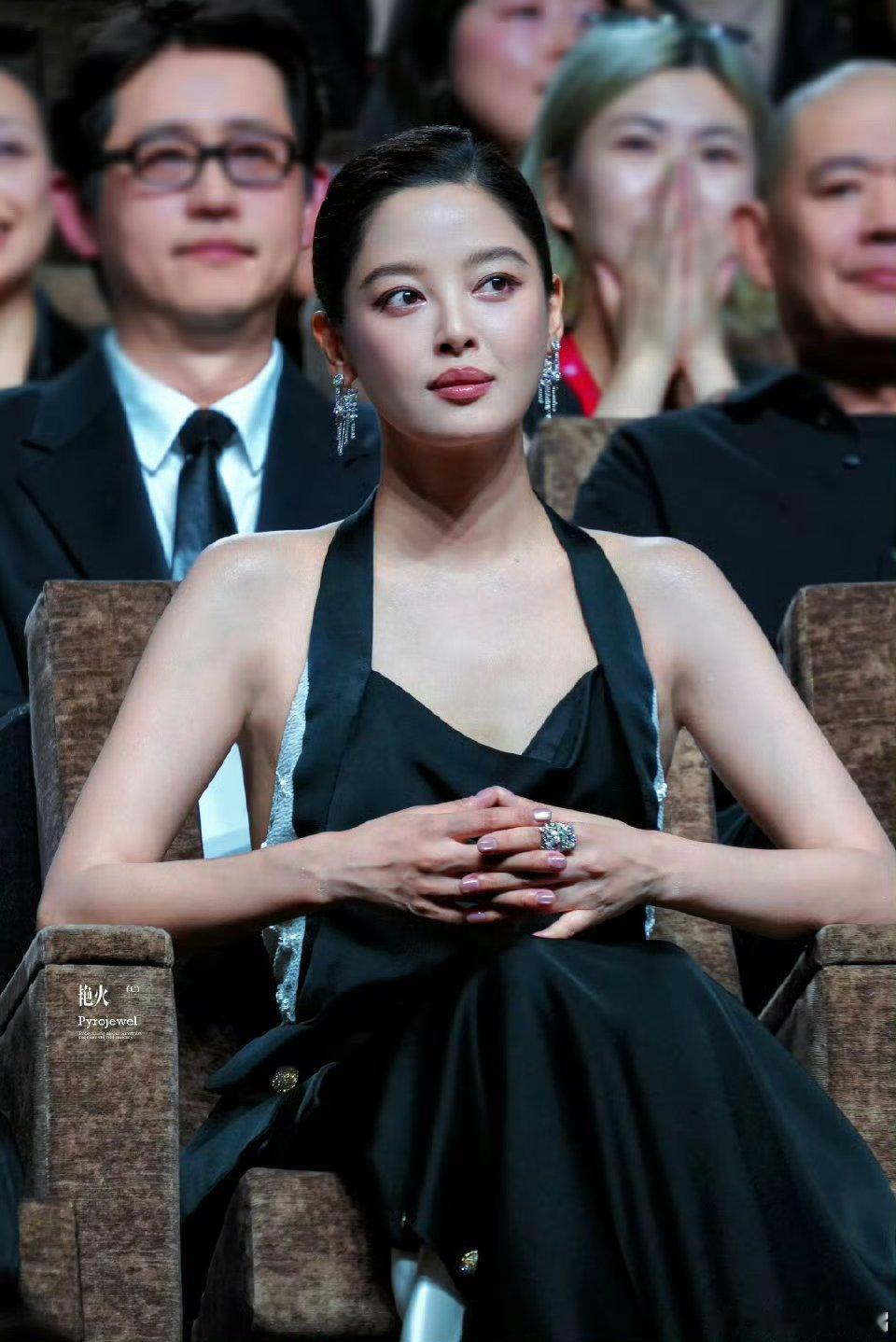 曝好几位艺人不甘被辛芷蕾压一头1内娱真现实啊…辛芷蕾拿个威尼斯影后，一堆艺人开始