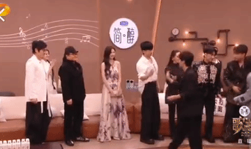 歌手2024总决赛落幕上了多少条热搜？
张杰和陈楚生拥抱了毫无意外的上了热搜[捂