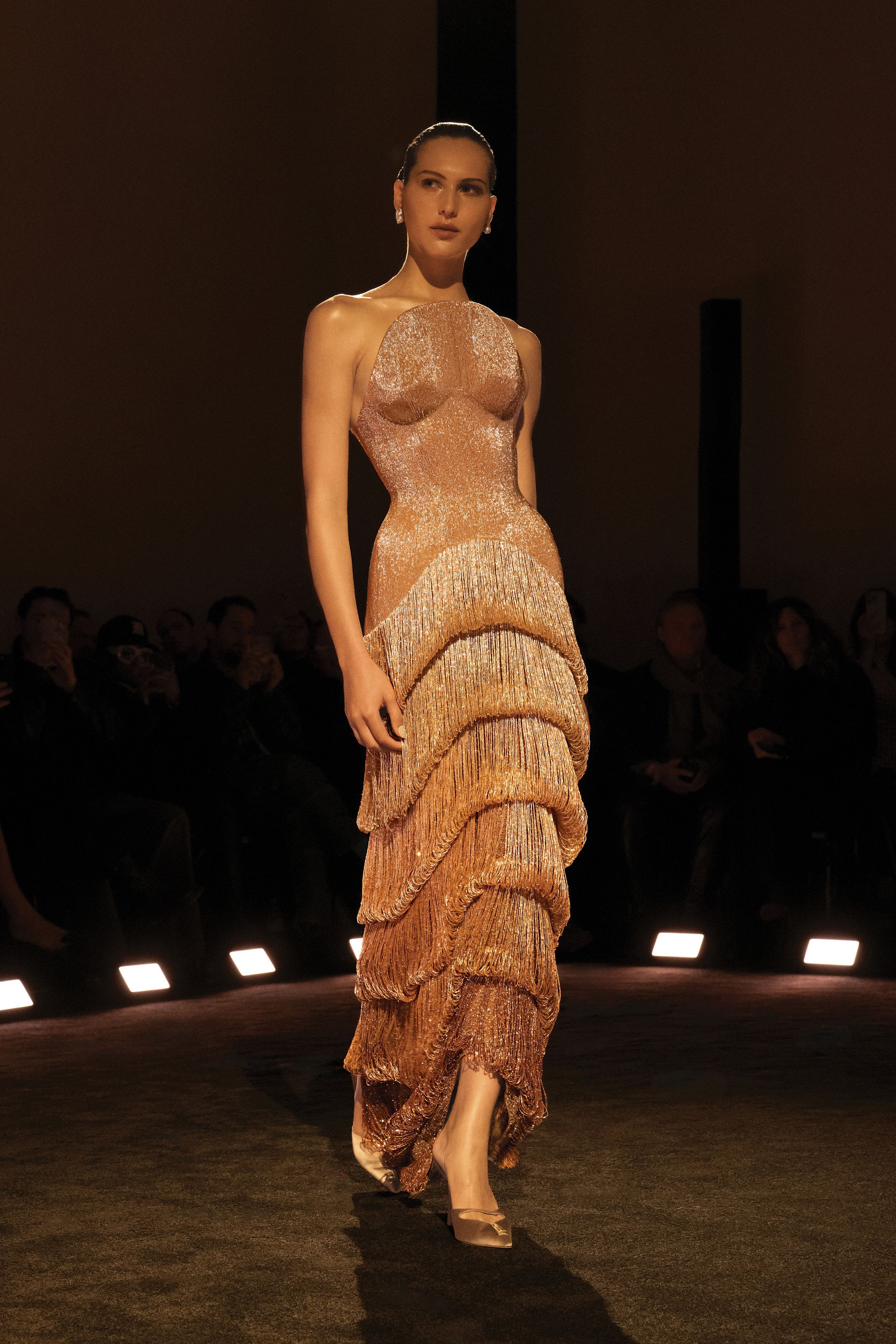 Schiaparelli 2026春夏高定带来多套惊艳设计，下个月6号2026秋