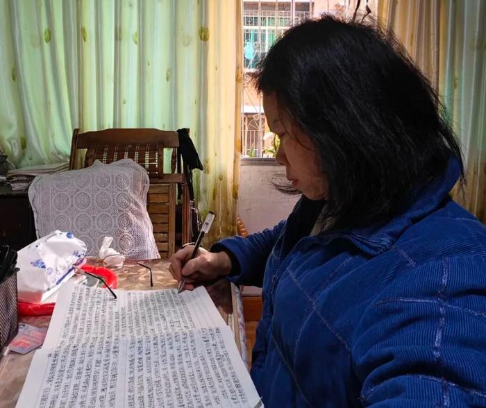 56岁阿姨重新“养自己”获赞近千万：原来中年最好的活法，是学会自私

“56岁，