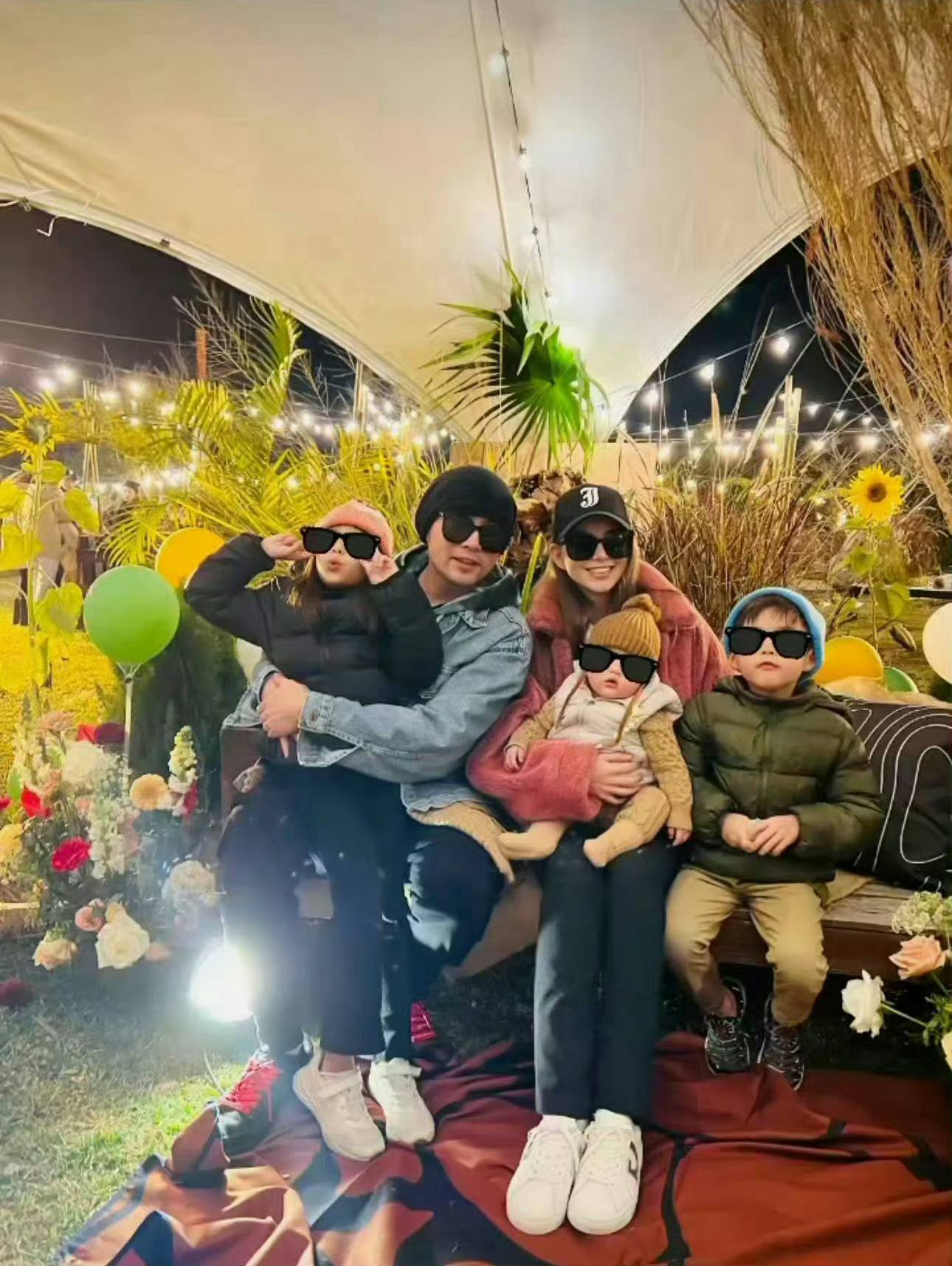 这是神仙家庭~超有才的爸爸，超美的妈妈，和超可爱的两女儿和儿子