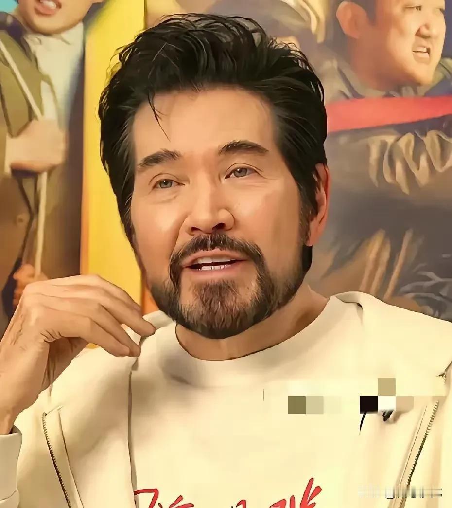 他的气质和形象适合演纣王。。。头一年唱了《冬天里的一把火》烧了大兴安岭，第二年又