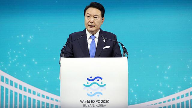 【韩国总统尹锡悦亲自为釜山世博会上台宣传】

韩国总统尹锡悦在会见国际博览会组织