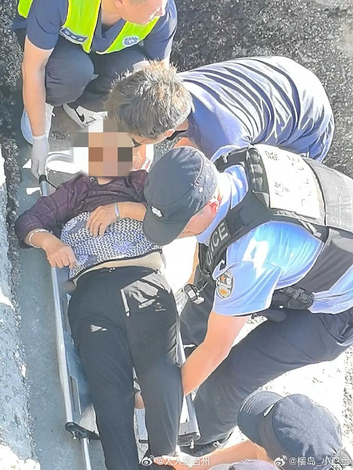 玉环民警迎风破浪救助被困老人 风浪无情，救援有速！危急时刻，藏蓝逆行守护平安。6