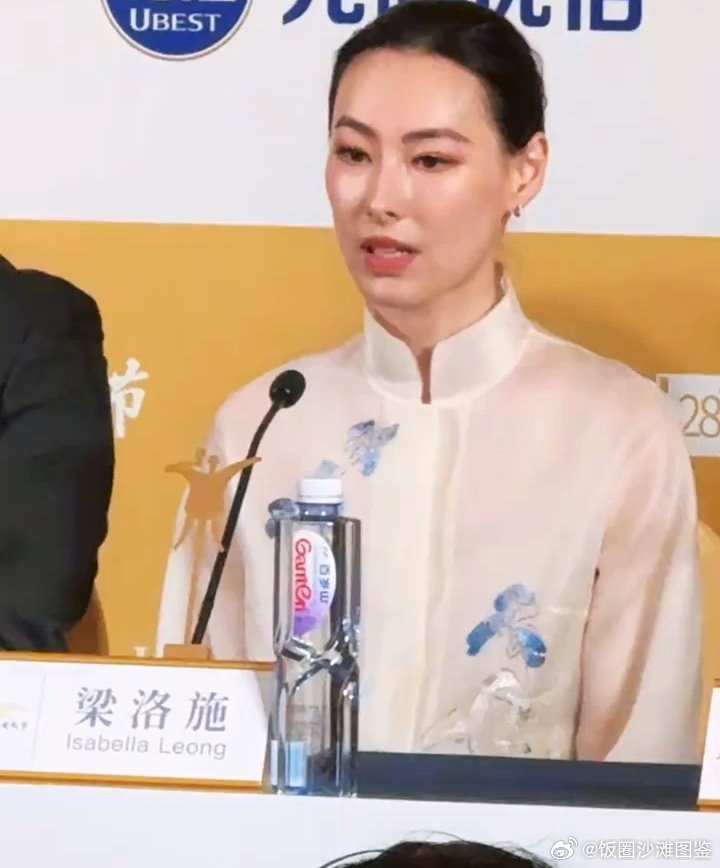 梁洛施新中式梁洛施穿新中式梁洛施穿新中式，完全是东方婉约美人 